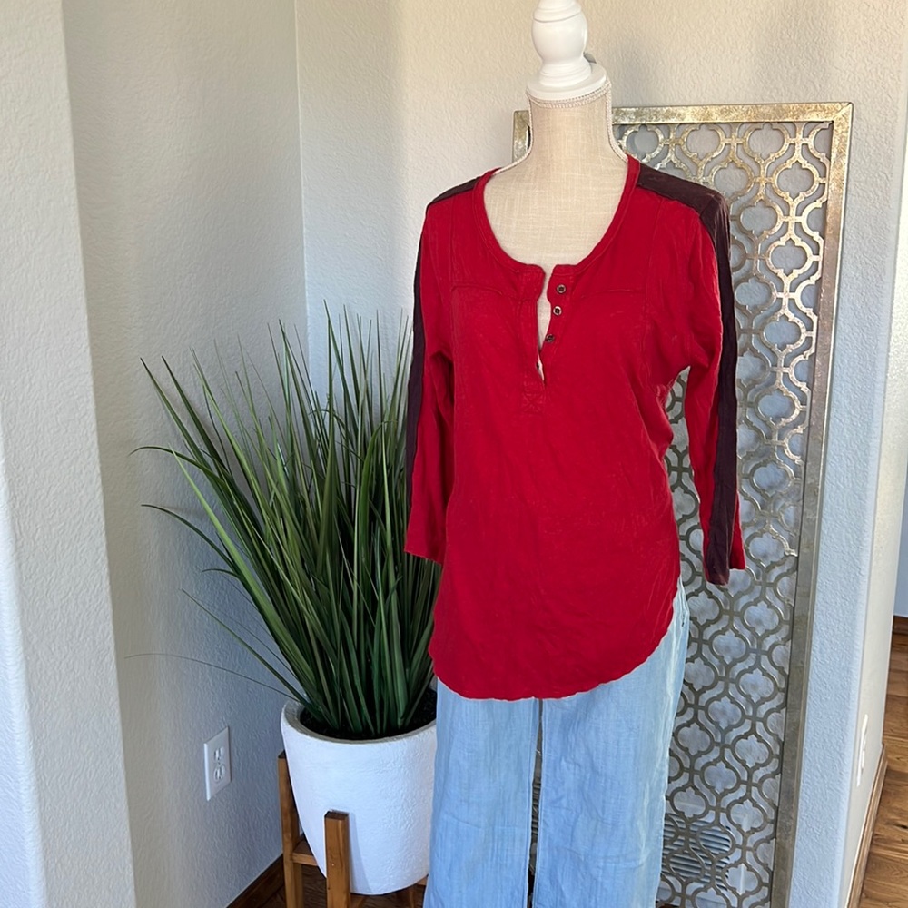 WE THE FREE Henley 3/4 sleeve top. XS.